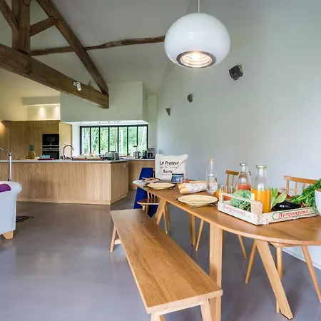 Sleeps 4 Pool Wifi Vila *
